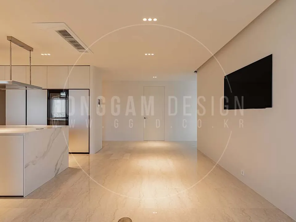 강남 도곡동 타워팰리스 120평 아파트 리모델링 현장의 화이트 모던 스타일 주방 인테리어 (2025년, 공감디자인 시공)